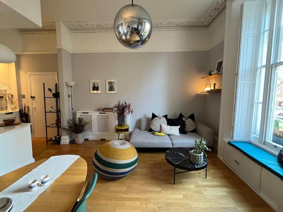 לונדון Gorgeous 2 Bedroom Flat In Charming Swiss Cottage מראה חיצוני תמונה
