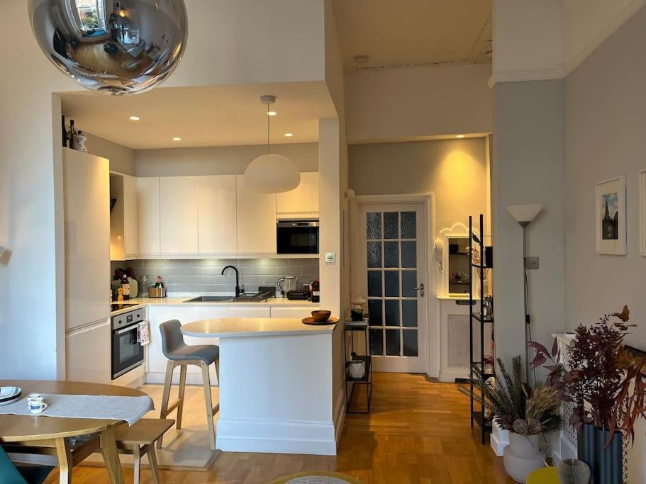 לונדון Gorgeous 2 Bedroom Flat In Charming Swiss Cottage מראה חיצוני תמונה